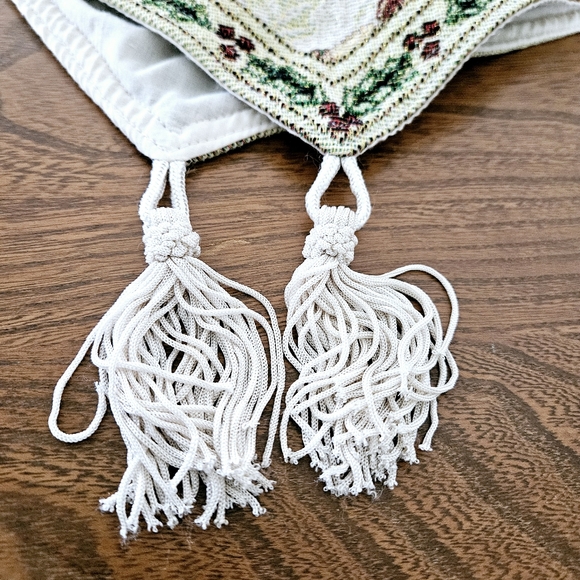 Christmas Holiday Lined Tablerunner with Tassle Ends Poinsettias Jingle Bells Or - Picture 14 of 16